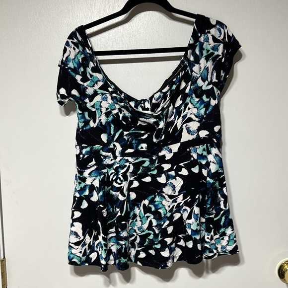 Torrid soft off the shoulder shirt - Picture 2 of 3